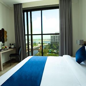 Grand Kingsgate Waterfront By Millennium Hotels